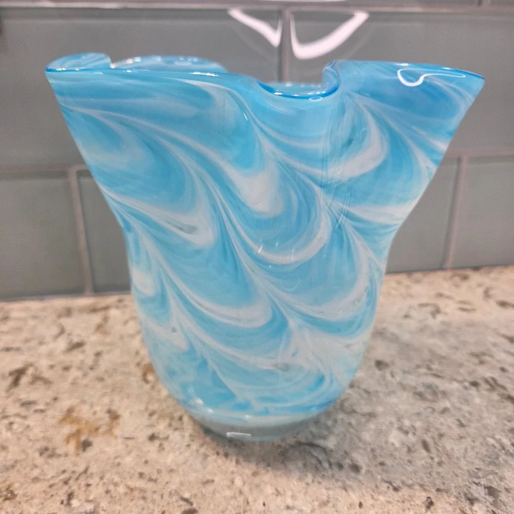 Hand Blown Blue White Swirl‎ Art Glass Handkerchief Vase Ruffled Star Rim 6.5
